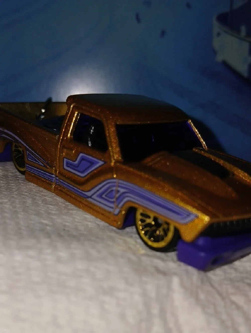 Bounce'n BASS .Gold and Purple Pickup Truck Keychain - Hot Wheels Style